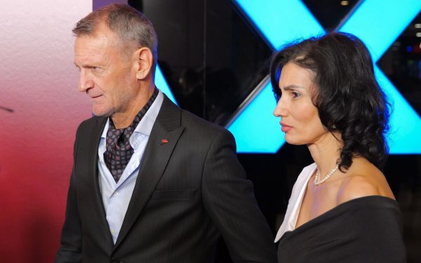 Gică Craioveanu, pe covorul roșu la premiera filmului „Acel martie” Fostul internațional român Gică Craioveanu, în vârstă de 58 de ani, a făcut o apariție surprinzătoare pe covorul roșu alături de noua sa parteneră, la evenimentul de lansare a filmului „Acel martie”, ce a avut loc la AFI Cotroceni