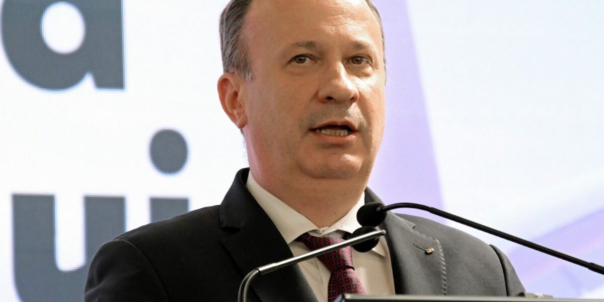 Căderea coaliției? Călin Popescu Tăriceanu și PSD critică dur deciziile ministrului Bolojan Tensiunile din cadrul coaliției guvernamentale se intensifică pe zi ce trece, odată cu ieșirea la iveală a unor critici vehemente adresate ministrului Dezvoltării, Marian Bolojan