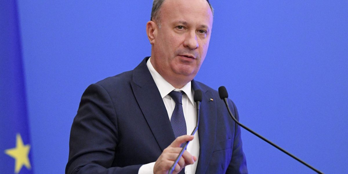 Piața globală a fost zguduită săptămâna trecută de o adevărată furtună financiară: peste 6.800 de miliarde de dolari au fost „evaporate” din valorile investitorilor, într-una dintre cele mai violente corecții recente