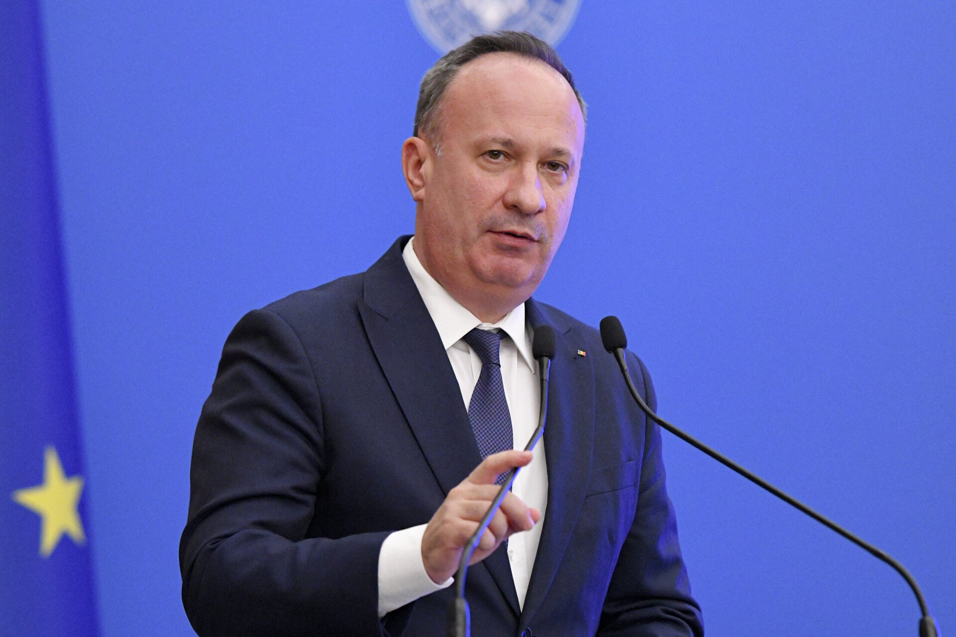 Piața globală a fost zguduită săptămâna trecută de o adevărată furtună financiară: peste 6.800 de miliarde de dolari au fost „evaporate” din valorile investitorilor, într-una dintre cele mai violente corecții recente