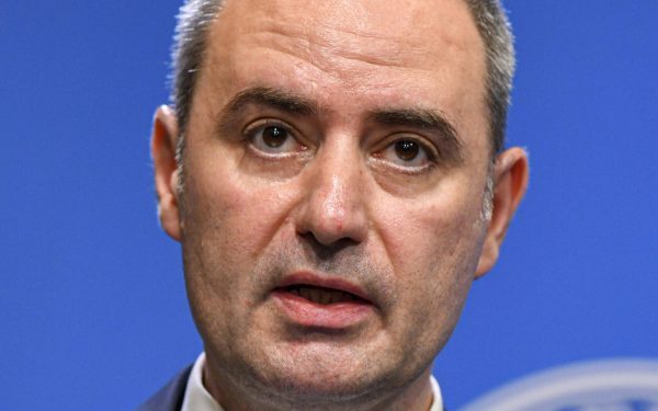Ministrul Economiei, Alexandru Nazare, implicat într-un accident rutier pe o stradă din Sectorul 1 al Bucureștiului, a suscitat deja numeroase comentarii în mediul politic și în spațiul public
