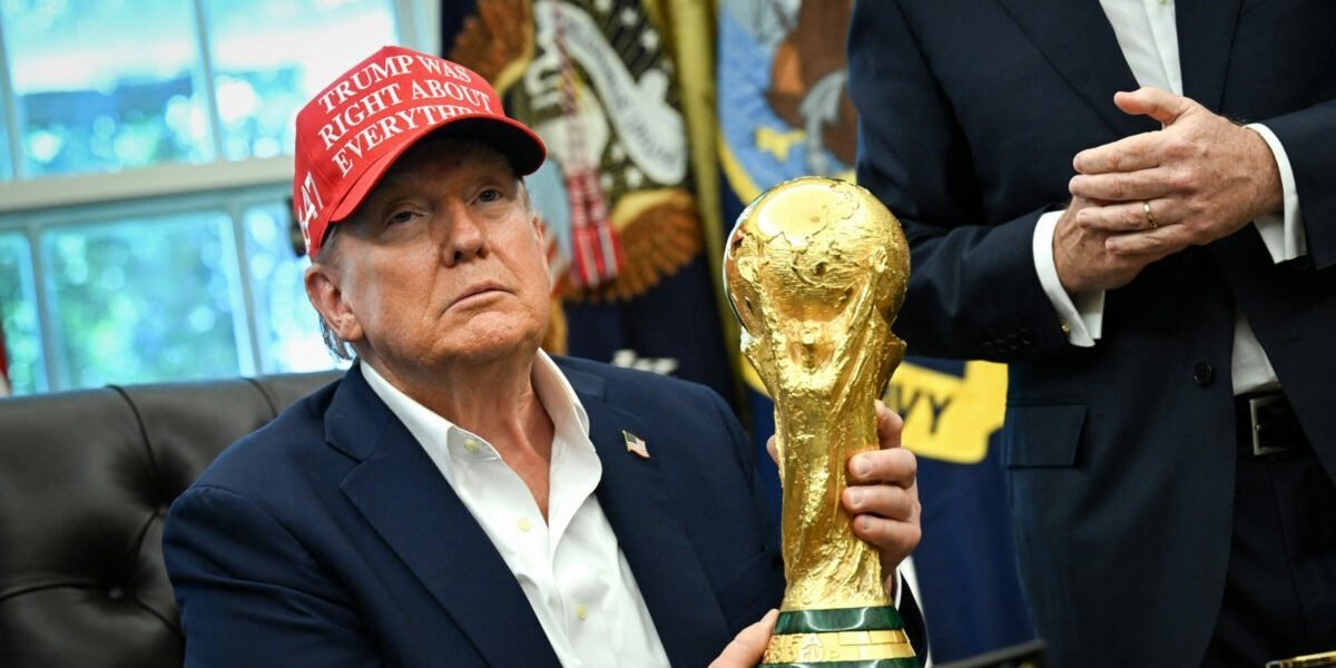 Donald Trump, fostul președinte al Statelor Unite, a făcut valuri recent printr-un mesaj publicat pe propriul spațiu de socializare, Truth Social, în care și-a exprimat opinia cu privire la participarea Echipei Naționale de Fotbal a Iranului la Cupa Mondială din 2026