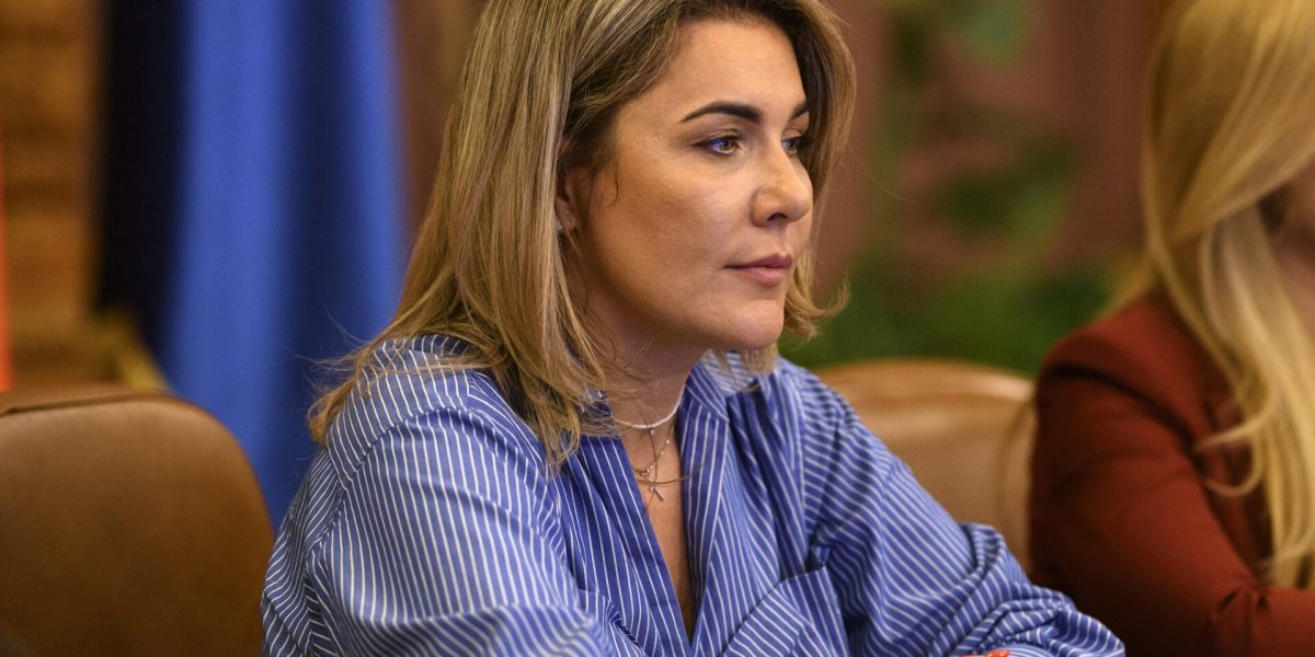 Gestionarea deficitară a crizei cetățenilor români din Orientul Mijlociu a stârnit scandal și suspiciuni de neprofesionalism Situația cetățenilor români aflați în regiunea instabilă a Orientului Mijlociu a ajuns într-un punct critic, iar răspunsurile oficiale oferite de autorități ridică semne de întrebare serioase asupra responsabilității și competenței Ministerului Afacerilor Externe
