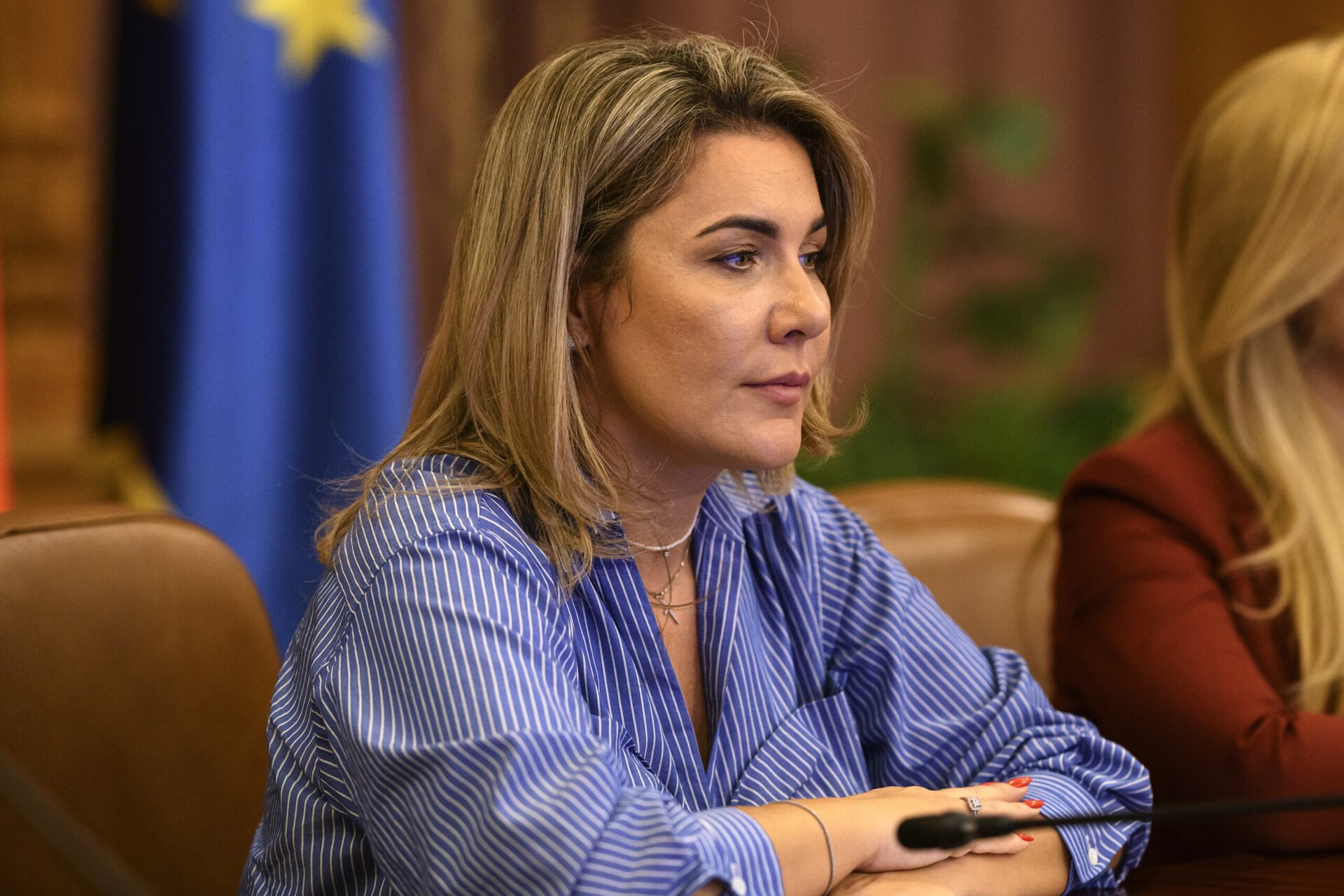 Gestionarea deficitară a crizei cetățenilor români din Orientul Mijlociu a stârnit scandal și suspiciuni de neprofesionalism Situația cetățenilor români aflați în regiunea instabilă a Orientului Mijlociu a ajuns într-un punct critic, iar răspunsurile oficiale oferite de autorități ridică semne de întrebare serioase asupra responsabilității și competenței Ministerului Afacerilor Externe