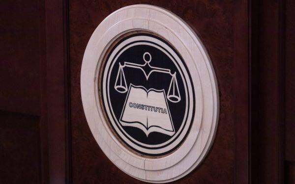 Avocatul Poporului a sesizat Curtea Constituțională pe marginea ordonanței de urgență adoptate de Guvern privind reforma administrației publice, considerând că măsura este neconstituțională și poate avea consecințe negative atât pe plan juridic, cât și social