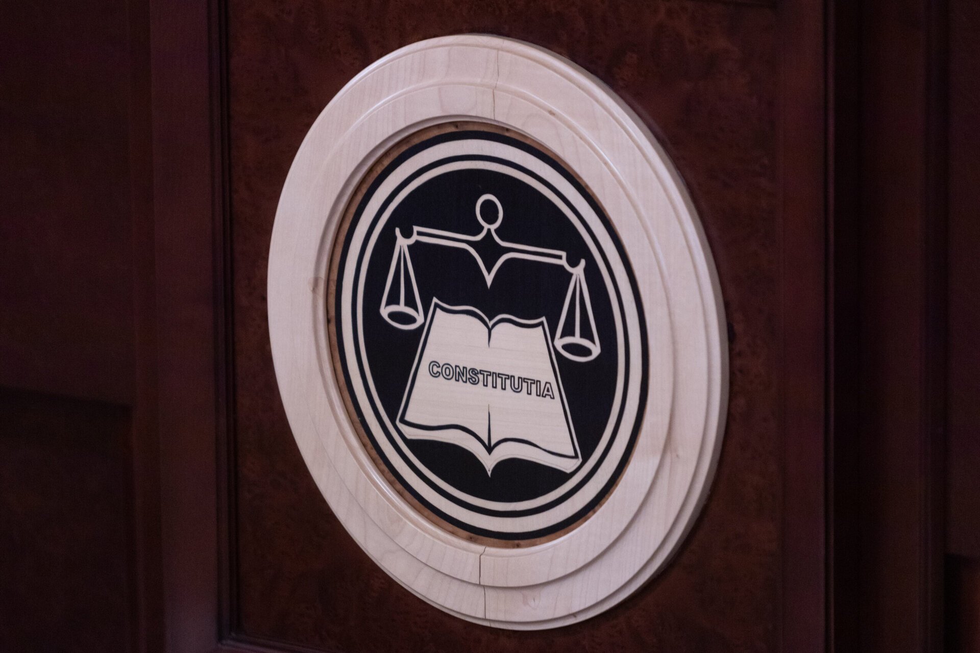 Avocatul Poporului a sesizat Curtea Constituțională pe marginea ordonanței de urgență adoptate de Guvern privind reforma administrației publice, considerând că măsura este neconstituțională și poate avea consecințe negative atât pe plan juridic, cât și social