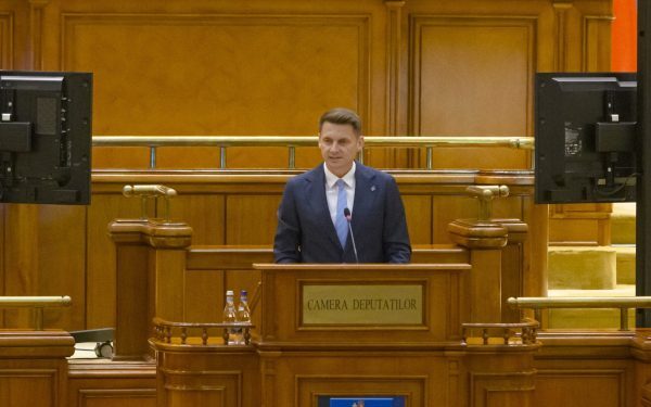 Președintele Senatului, Mircea Abrudean, respinge orice implicare directă în discuțiile privind numirea noului director al Serviciului Român de Informații (SRI), subliniind că nu a avut nicio conversație cu președintele Nicușor Dan despre această temă