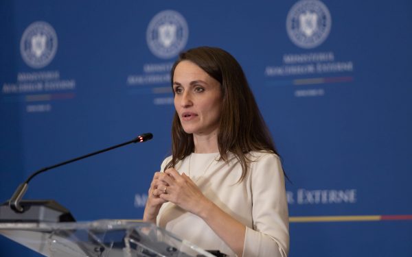Criza zborurilor și apelul autorităților pentru românii din străinătate Situație tensionată pentru românii aflați în zări îndepărtate, în plină criză a companiilor aeriene și perturbări globale ale fluxului de călătorii