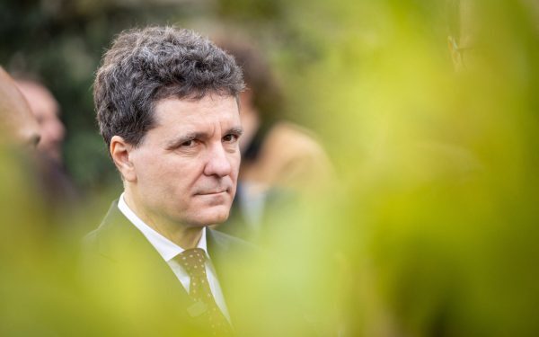 Nicușor Dan va întări parteneriatul strategic româno-polon la Varșovia, într-un moment crucial pentru securitatea europeană Președintele României, Nicușor Dan, va întreprinde joi o vizită oficială în Polonia, vizând consolidarea colaborării dintre cele două state în contextul recentei escaladări a tensiunilor de securitate în Europa