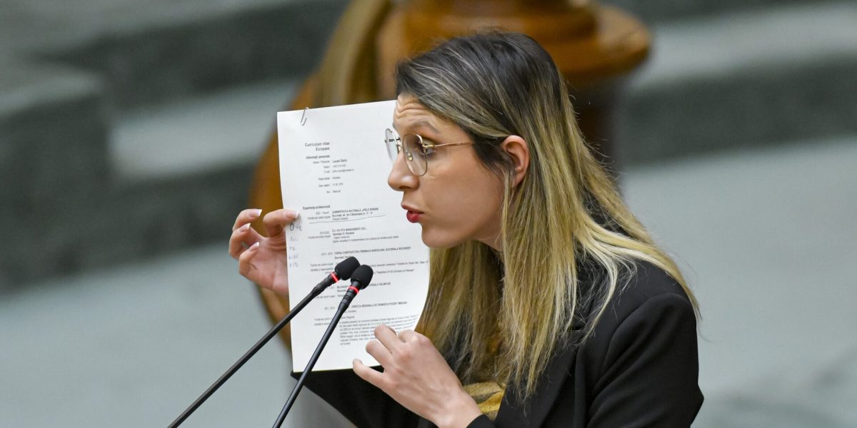 Lacul de la Călimănești, readus la viață după o campanie rapidă de curățare După o intervenție eficientă și rapidă a autorităților, lacul de acumulare de la Călimănești, acoperit recent de depozite de deșeuri, a fost complet restaurat