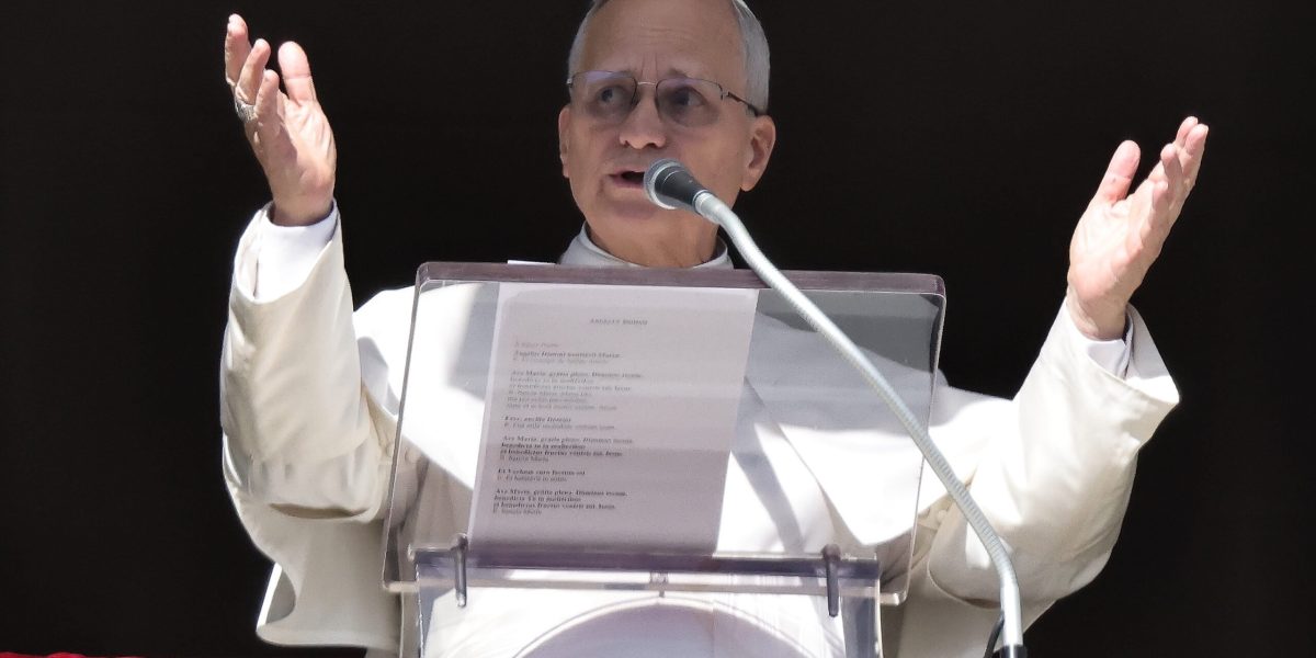 Papa Leon al XIV-lea face un apel emoționant la încetarea focului și la reluarea dialogului în Orientul Mijlociu Papa Leon al XIV-lea a chemat duminică la oprirea bombardamentelor și la revenirea la negocieri pașnice în regiunea fierbinte a Orientului Mijlociu, subliniind pericolul unei extinderi a conflictelor care amenință pacea în zonă