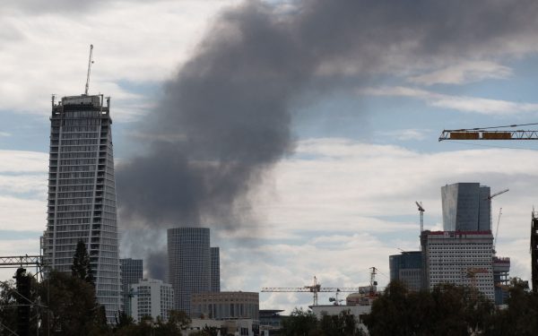 Iranul atacă Tel Avivul cu rachete în represalii pentru uciderea unui oficial de rang înalt Tensiunile dintre Iran și Israel au escaladat brusc, după ce Gardienii Revoluției din Iran au anunțat că au lansat un atac cu rachete asupra orașului Tel Aviv, ca reacție la moartea lui Ali Larijani, fost oficial de rang înalt al Teheranului