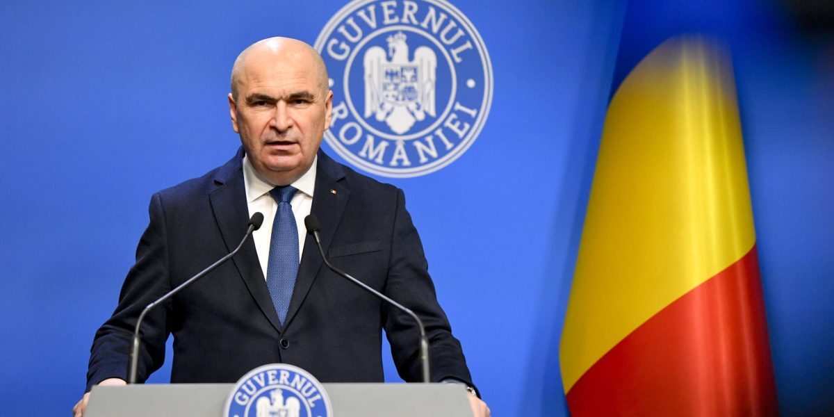 Guvernul pregătește terenul pentru amendamentele PSD în buget, în timp ce avertizează asupra riscului dezechilibrelor fiscale Contextul bugetar al anului 2023 devine tot mai incert, odată cu intenția social-democraților de a introduce amendamente care ar dubla fondurile alocate anumitor programe, până la 3,4 miliarde de lei, în comparație cu cele 1,7 miliarde prevăzute în proiectul inițial