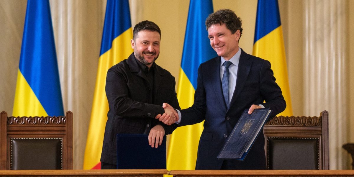 Președinții României și Ucrainei au semnat joi, la Palatul Cotroceni, un acord de parteneriat strategic, marcând o etapă importantă în raporturile bilaterale ale celor două țări