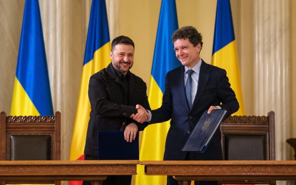Președinții României și Ucrainei au semnat joi, la Palatul Cotroceni, un acord de parteneriat strategic, marcând o etapă importantă în raporturile bilaterale ale celor două țări