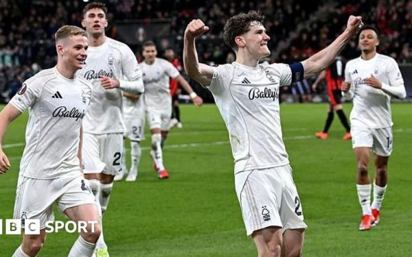 Nottingham Forest a trecut în sferturile Europa League după o lovitură de penalti învingătoare în fața danezilor de la Midtjylland Nottingham Forest a scris, joi seară, o pagină importantă în istoria recentă a clubului, având ca destination sferturile Europa League, după o victorie dramatică în penalty-uri, împotriva danezilor de la Midtjylland