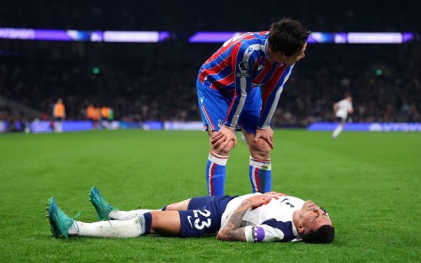 Tottenham a suferit o înfrângere severă pe propriul teren, fiind învinsă cu scorul de 1-3 de Crystal Palace, într-un meci crucial pentru lupta lor de a evita retrogradarea în Premier League