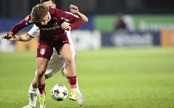 CFR Cluj și Rapid se înfruntă acum într-unul dintre cele mai atractive meciuri ale etapei a 2-a din play-off-ul Superligii, într-o confruntare decisivă pentru pozițiile din fruntea clasamentului