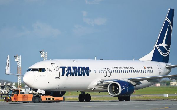Tarom organizează zboruri speciale pentru evacuarea cetățenilor români din zonele de conflict din Orientul Mijlociu Compania națională de transport aerian TAROM a anunțat recent planurile sale de a opera zboruri speciale menite să aducă în sigurantă cetățenii români aflați în pericol în zonele aflate în centrul conflictelor din Orientul Mijlociu
