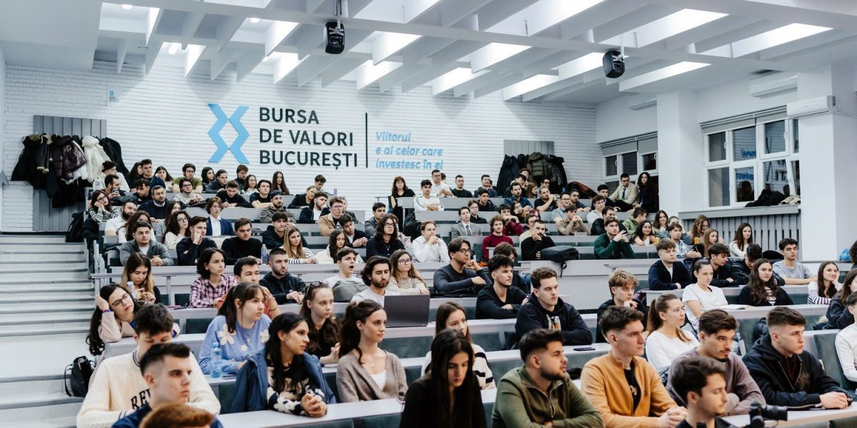 În jurul apusului unei zile geroase de februarie, clădirea emblematică a Universității din București, cunoscută drept Academia de Studii Economice, părea să devină un refugiu plin de viață, nu doar pentru studenți, ci și pentru o întreagă paletă de întrebări nerostite și curiozități