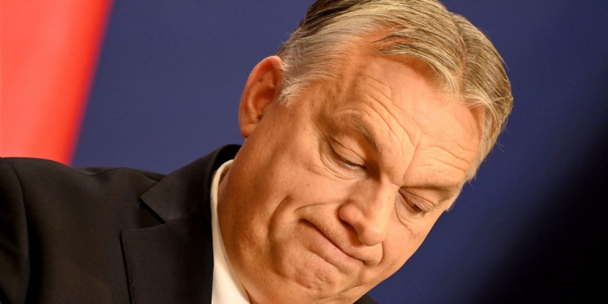 Campania anti-război a lui Orban în fața unei pierderi de teren istorice în sferele tradiționale ale votului rural din Ungaria Prim-ministrul Viktor Orban se află în fața unei provocări fără precedent, pe fondul eforturilor sale de a contracara influența imaginii și discursului insistent anti-război, vizând războiul din Ucraina
