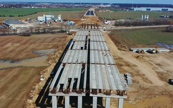Lucrările de la șantierul autostrăzii A0 Nord, între București și Otopeni, avansează cu rapiditate, iar primul segment al tronsonului promite să fie deschis circulației în această vară