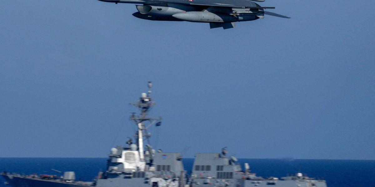 Un missile balistic lansat din Iran a fost doborât de sistemele NATO, după ce a trecut peste Irak și Siria, și s-a îndreptat spre spațiul aerian al Turciei, anunță oficialii turci