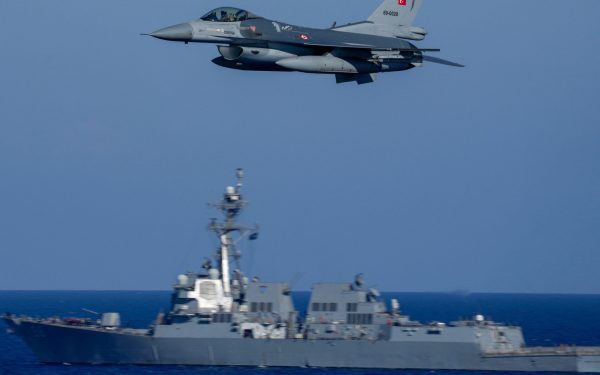 Un missile balistic lansat din Iran a fost doborât de sistemele NATO, după ce a trecut peste Irak și Siria, și s-a îndreptat spre spațiul aerian al Turciei, anunță oficialii turci