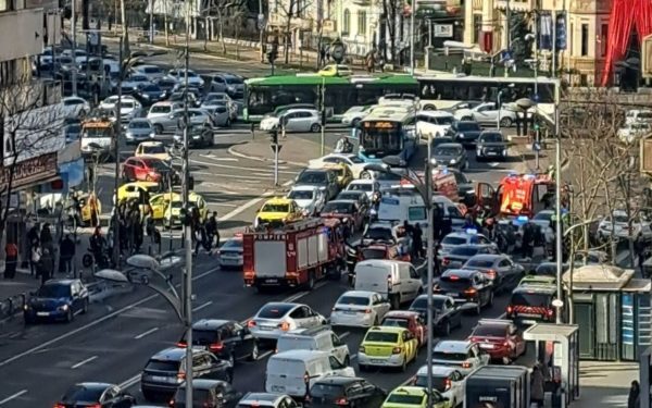 Un grav accident rutier sau, mai precis, un incident cu pieton s-a produs în această după-amiază în Piața Romană, unul dintre cele mai circulate puncte din centrul Bucureștiului