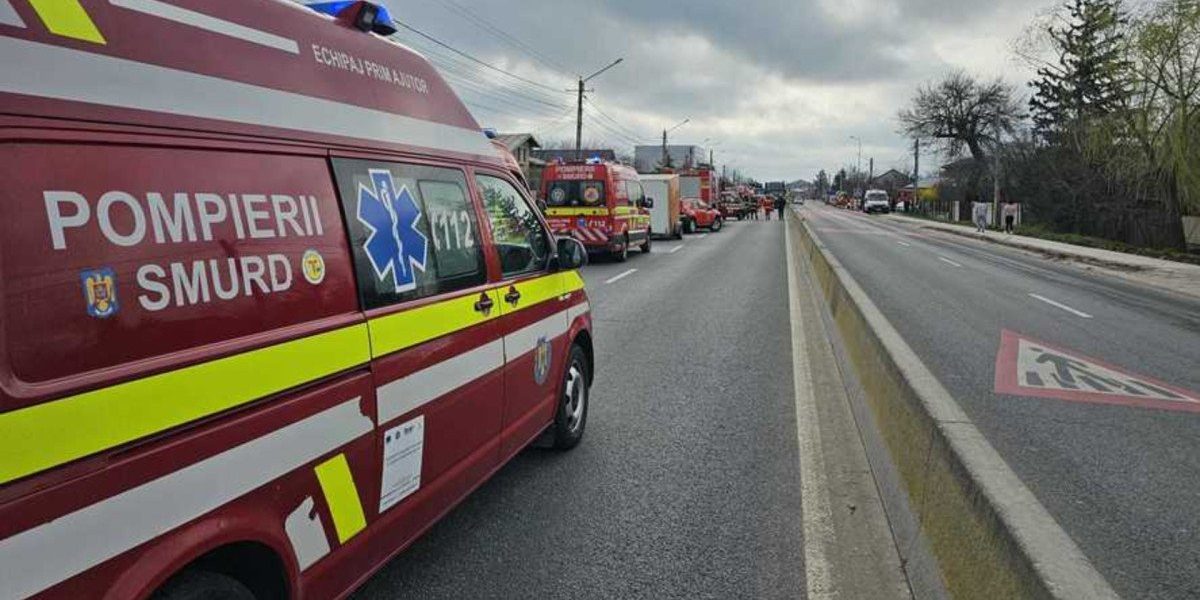 Un accident grav între un microbuz școlar și un autocamion a avut loc vineri dimineață în județul Dâmbovița, activând Planul Roșu de Intervenție