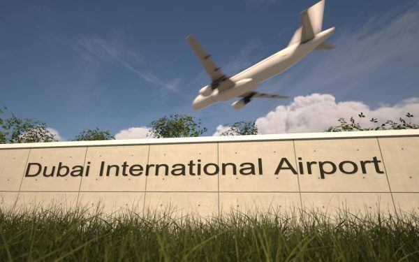 Tensiuni în creștere la Dubai: drone iraniene cauzează răni și perturbă traficul aerian După o serie de incidente repetate în ultimele zile, Aeroportul Internațional din Dubai se confruntă din nou cu o situație critică cauzată de drone iraniene, care au fost vizate în special săptămâna aceasta