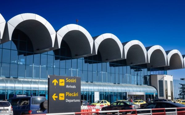 Vineri, pe Aeroportul Internațional Henri Coandă din București, au fost anulate nu mai puțin de 28 de zboruri către și dinspre mai multe destinații din Orientul Mijlociu, în contextul tensiunilor și evenimentelor din regiune