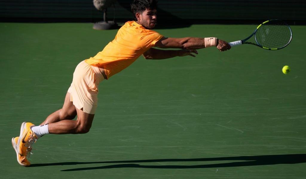 Carlos Alcaraz, eliminat prematur de la Miami Open după o avertizare dură din partea lui Sebastian Korda Jucătorul spaniol Carlos Alcaraz, liderul mondial al clasamentului masculin, a părăsit competiția de la Miami după o pierdere în trei seturi în fața americanului Sebastian Korda, în turul al treilea al turneului, disputat duminică