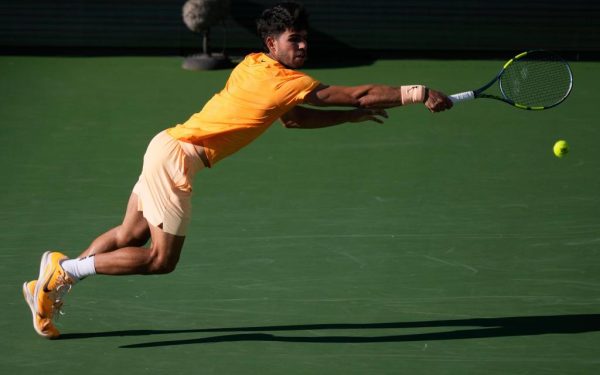 Carlos Alcaraz, eliminat prematur de la Miami Open după o avertizare dură din partea lui Sebastian Korda Jucătorul spaniol Carlos Alcaraz, liderul mondial al clasamentului masculin, a părăsit competiția de la Miami după o pierdere în trei seturi în fața americanului Sebastian Korda, în turul al treilea al turneului, disputat duminică