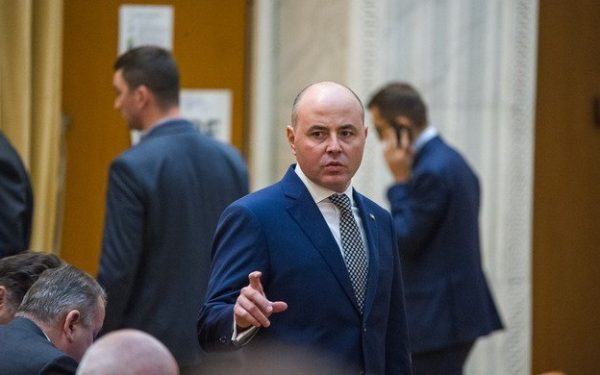Lider PNL Iași, Alexandru Muraru, acuză PSD de boicotarea bugetului, invocând dorința de a evita reformele structurale În condițiile în care negocierile asupra bugetului național se afundă în impas, deputatul Alexandru Muraru, lider al filialei PNL Iași, lansează acuzații dure la adresa PSD, acuzând partidul de blocarea deliberată a procesului fiscal pentru a evita reformele de profunzime