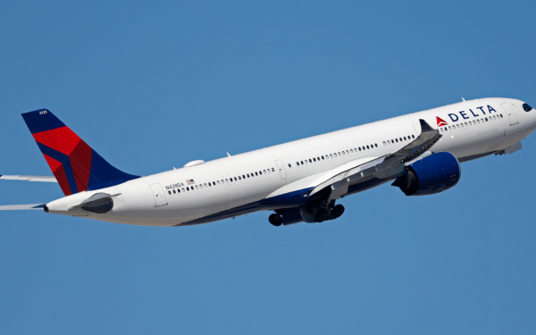 Amazon și Delta lansează Wi-Fi mai rapid și mai ieftin în avioane din 2028