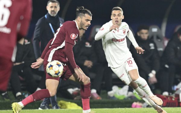 Dinamo București traversează cea mai dificilă perioadă a sezonului sezonului de fotbal, după ce a înregistrat al treilea eșec consecutiv în meciurile oficiale, un 0-2 pe terenul CFR Cluj, în cadrul unei partide extrem de importante