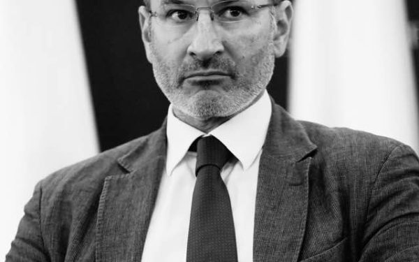 România organizează primul zbor charter pentru repatrierea românilor din Qatar, în ciuda dificultăților create de conflictul din Orientul Mijlociu Într-un efort susținut de a asigura securitatea și evacuarea cetățenilor români afectați de escaladarea conflictului din Orientul Mijlociu, Ministerul de Externe a anunțat organizarea unui zbor charter Riad – București pentru un grup de români aflați în Qatar
