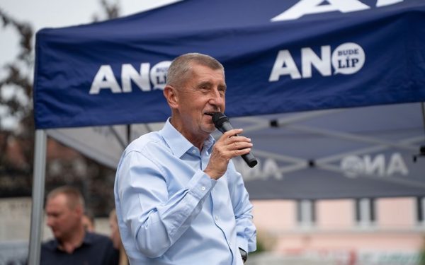 Cehia reduce bugetul pentru apărare, România și alți aliați NATO avertizează asupra consecințelor Decizia Parlamentului din Cehia de a aproba un buget pentru anul 2026 care reduce cheltuielile destinate apărării a stârnit reacții ferme din partea aliaților NATO, în special din partea Statelor Unite