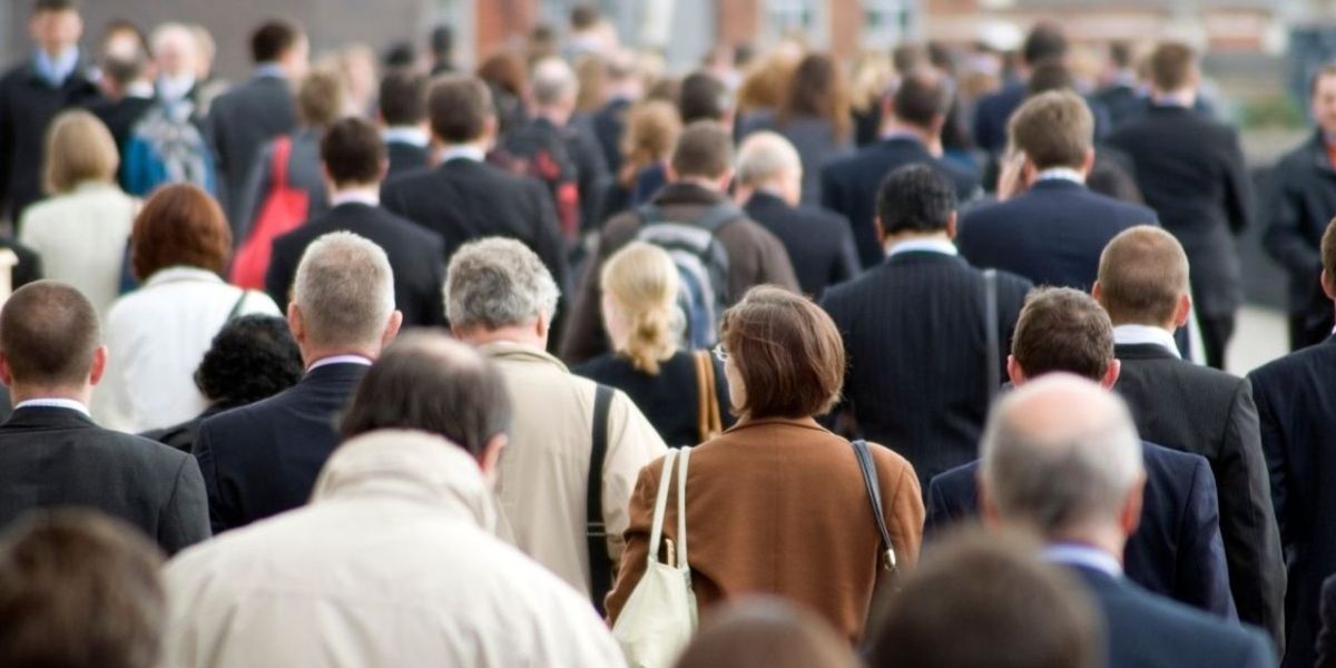 Creșterea salariului minim în România: un pas important pentru protejarea angajaților și stimularea economiei Începutul anului 2026 aduce vești bune pentru aproximativ 1,76 milioane de angajați din țară, odată cu anunțul oficial privind majorarea salariului minim brut garantat în plată, care va fi aplicată începând cu luna iulie