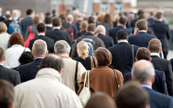 Creșterea salariului minim în România: un pas important pentru protejarea angajaților și stimularea economiei Începutul anului 2026 aduce vești bune pentru aproximativ 1,76 milioane de angajați din țară, odată cu anunțul oficial privind majorarea salariului minim brut garantat în plată, care va fi aplicată începând cu luna iulie