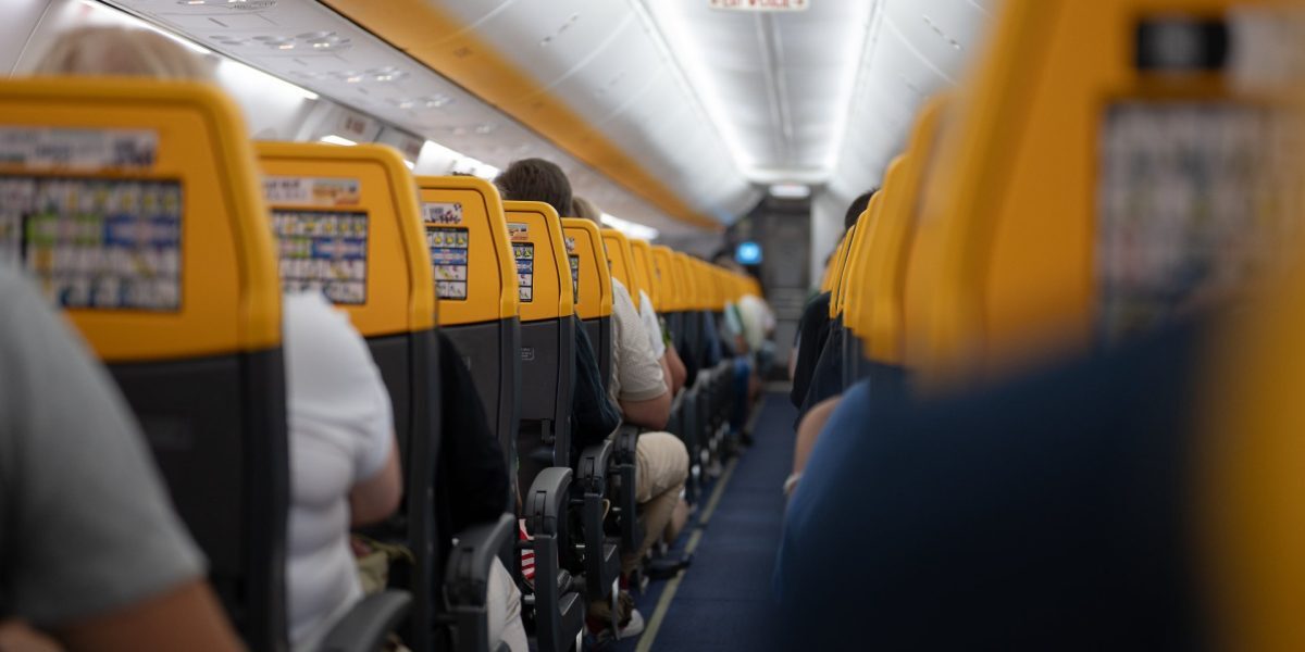 Primul zbor de repatriere a românilor blocați în Orientul Mijlociu, finanțat de stat, a decolat în această după-amiază din Muscat, Oman, și urmează să aterizeze pe Aeroportul Otopeni în jurul orei 2:44
