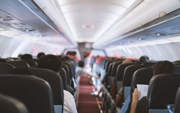 Elevi din Vrancea, Neamț și Suceava întorși din Italia; 127 români, 39 europeni în avion | AUDIO