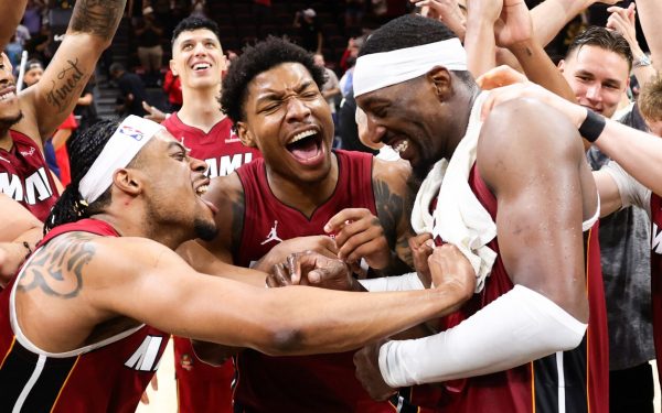 Bam Adebayo scrie istorie în NBA cu o performanță uluitoare: 83 de puncte într-un meci memorabil la Miami Miami a fost martorul unui eveniment incredibil marți seara, când Bam Adebayo – un jucător cunoscut mai mult pentru apărare decât pentru constanța în ofensivă – a reușit o performanță recordabilă: 83 de puncte într-un singur meci