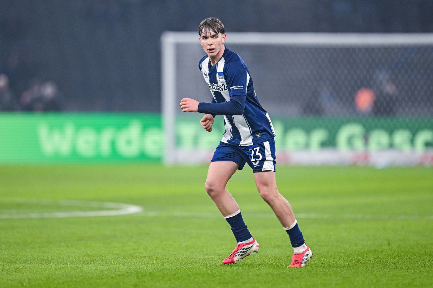 Bayern Munchen face joc greu în cursa pentru tânărul fenomen german, Kennet Eichhorn Bayern Munchen a dat peste cap piața transferurilor din Bundesliga, depășind cu rapiditate și fermitate rivalile tradiționale ale clubului, FC Barcelona și Real Madrid