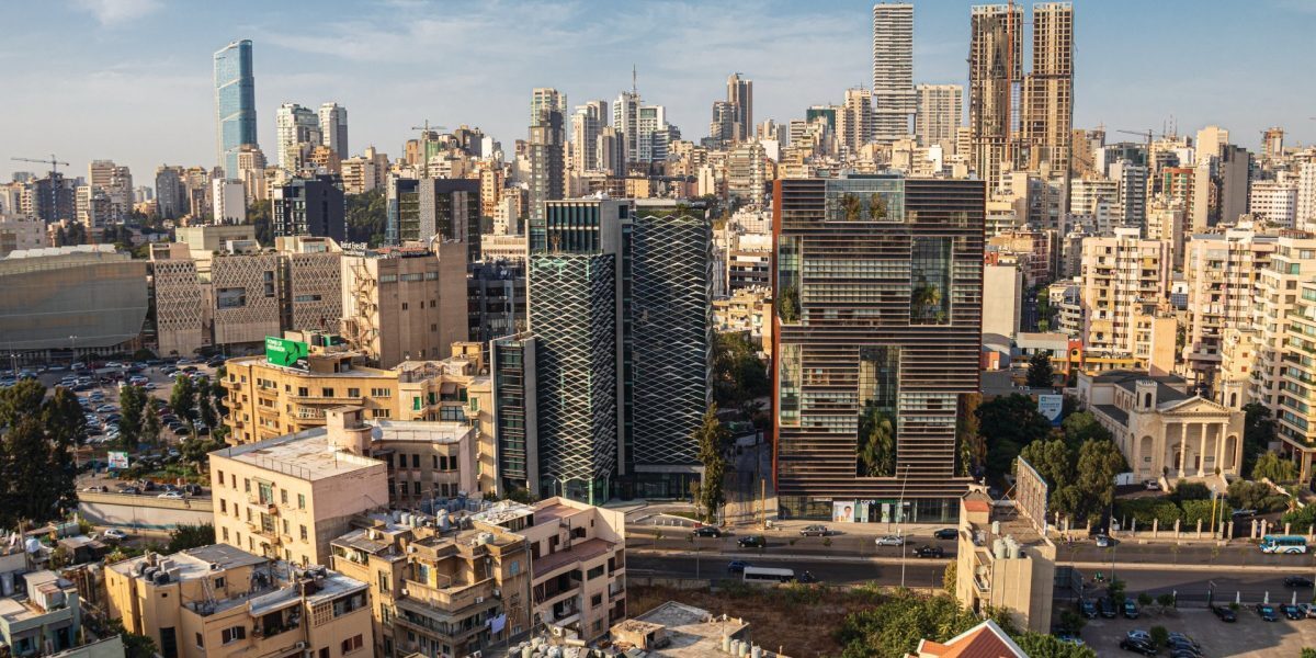 Criza din Liban escaladează: mii de oameni fug din Beirut în fața amenințărilor și a violenței crescânde Situația din Beirut, capitala Libanului, a devenit extrem de tensionată în ultimele zile, odată cu intensificarea conflictului dintre Israel și gruparea șircată de Hezbollah, sprijinită de Iran