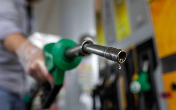 Economia globală se află, din nou, în alertă maximă, după ce analiștii anticipează o creștere spectaculoasă a cotațiilor petroliere la începutul acestei săptămâni