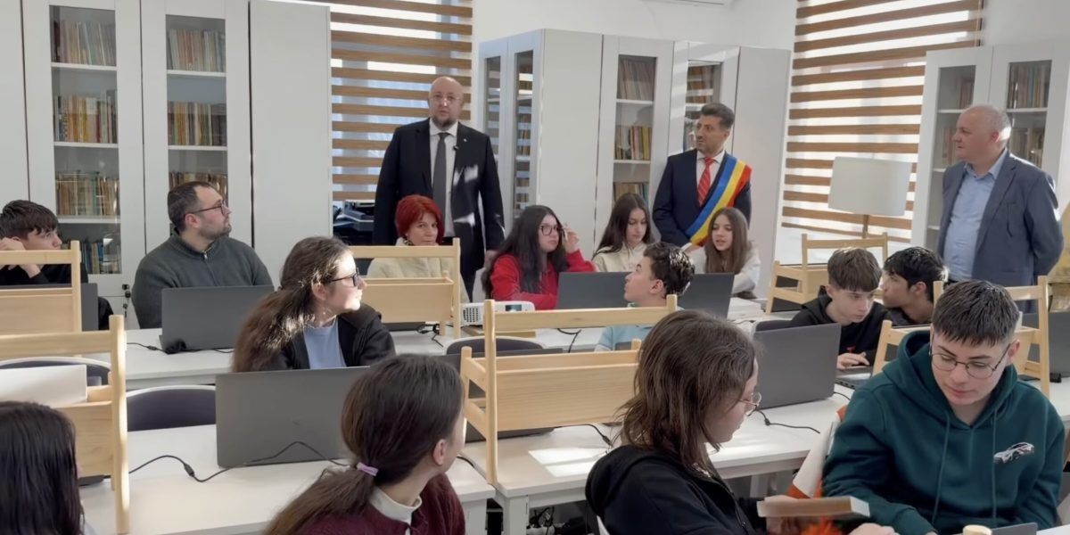 Guşoeni devine un punct de referință culturală pentru județul Vâlcea după modernizarea bibliotecii locale O veche clădire de pe lista construcțiilor în paragină a fost transformată într-un centru cultural de ultimă generație, marcând astfel un nou capitol în dezvoltarea implicării civice și culturale a comunei Guşoeni din județul Vâlcea