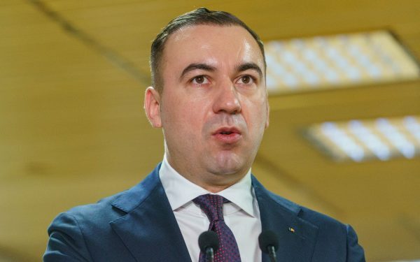 Ministerul Energiei propune măsuri dure pentru controlul prețurilor la carburanți, într-un context de criză energetică și tensiuni în aprovizionarea cu petrol Situația pe piața petrolieră din România devine tot mai tensionată, iar autoritățile se pregătesc să adopte măsuri drastice pentru a preveni o criză profundă