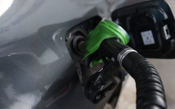 Tensiuni în PCG privind reducerea accizei și TVA la carburanți: discuții aprinse între miniștri și premier Discuțiile din interiorul Guvernului României privind reducerea accizei și TVA-ului la carburanți s-au încheiat cu tensiuni evidente între oficiali, semnalând dificultăți în luarea unei decizii unitare